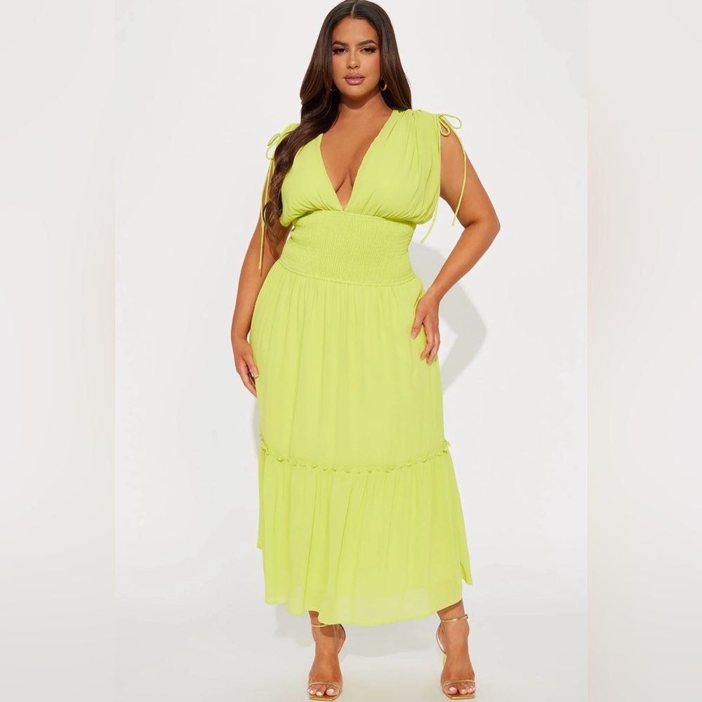 LIME GREEN MAXI DRESS WITH DEEP V NECK AND ELASTIC WAIST SIZE 2X. NEW WITH TAGS.